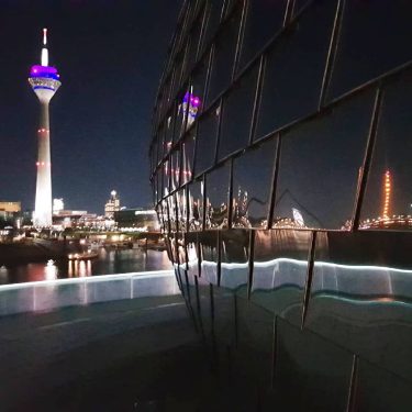 #city #beautiful #photography #photooftheday #instagood #amazingplaces #amazingtrip #architecture #architecturephotography #perspective #exploretheworld #reflections #reflection #view…