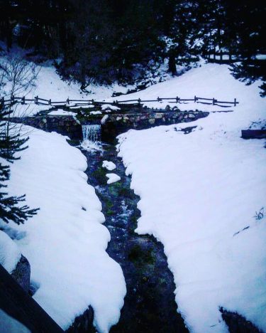 Fundir la nieve al paso de mis . . #navacerrada #madrid #viajes #traveling #viaje…