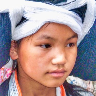 DONNE NEL MONDO Questa bambina l’ho fotografata durante un viaggio in Cina nella zona…