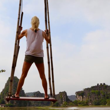 Swinging on top of the world! #swing #swinging #ninhbinh #ninhbinhtrip #muacaves #vietnam #travelvietnam #explorevietnam…