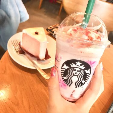 そういえば発売当日に飲んだスタバ新作 . . #スタバ #スタバ新作 #スタバさくら #スタバさくら2019 #桜 #シフォン #サクラフルフラペチーノ # #写真好きな人と繋がりたい #写真撮ってる人と繋がりたい…