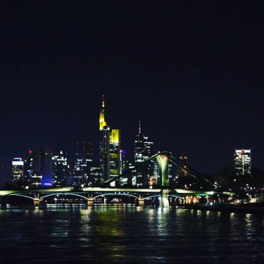 Mainhattan . . . #livingandgreening #Germany #Frankfurt #skyline #mainhattan #adventurer #landscape #travelsdiaries #citizenoftheworld #favoriteplaces…