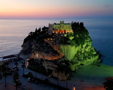 Tropea – perła Kalabrii / Tropea – the pearl of Calabria #tropea #calabria #kalabria…
