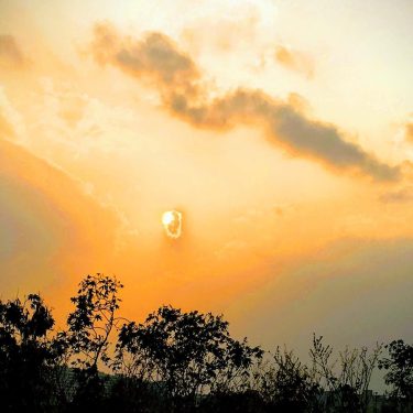 One bright . . #sunset #hyderabad #photooftheday #photography #nature #naturephotography #naturelovers #wonderlust #incridableindia #sky…