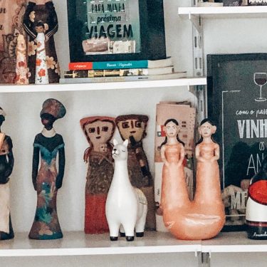 ???????? Continuação da minha estante com as gêmeas do vale do Jequitinhonha de MG,…