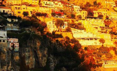 Dusk #amalficoast #sorento #capri #dusktilldawn #sunset #village #sea #photography #photo #photographer #photooftheday #bnesimppl #travelphotography&hellip;
