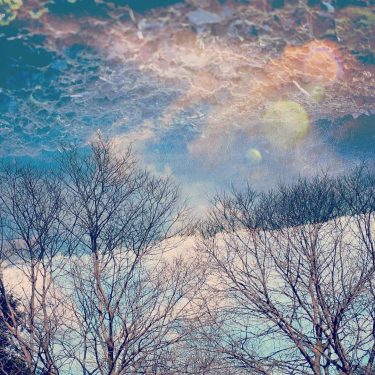 Los destellos que vislumbras al cerrar los ojos son tus ilusiones más recurrentes, proyectadas&hellip;