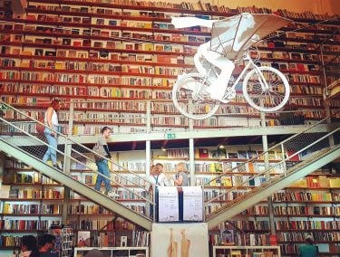 Bookstore in a very trendy place – Lx Factory (Lisboa, Portugal) Księgarnia w Lx…