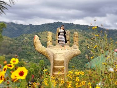 The most beautiful thing you can wear is confidence. #darlingescapes #travelbuddies #dametraveler #wonderfulworld #chasingsummer…