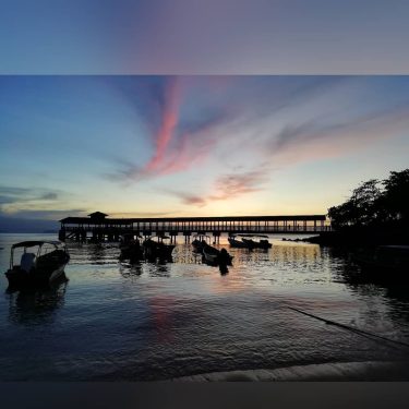 Sunset at Perhentian Islands at the Coral Beach. No filters used. #Bnesimppl #beachlover #sunset&hellip;