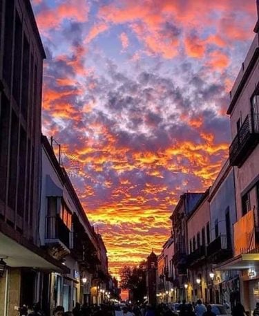 Querétaro y sus calles durante un grandioso atardecer . . #traveladdict #travelblog #travelers #traveller…