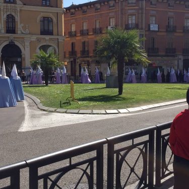 Semana Santa de Palencia #photography #photo #google #googlelocalguides #video #travelphoto #travelgram #instagramers #travelblogger #travelphotography…