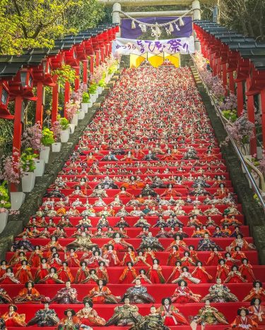 [1800] dolls on 60 stone steps of Tomisaki shrine in Katsuura city, Chiba prefecture.…