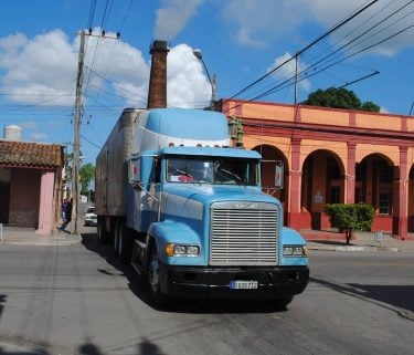 Cuba, Camagüey, November 2014 #cuba #cuban #camagüey #cubatrip #caribbean #city #cityphotography #street #streetphotography #truck…