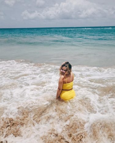 Soak-in-Saturdays ️ Nothing better than a candid picture in the ocean. This is Isla…