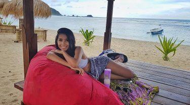 Oh hi ! . . . . . #beautiful #island #photography #girl #happy #amazing…
