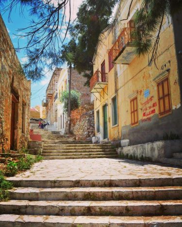 #symi #symiisland #roundtrip #sunnyday #vacay #streetphotography #travel #greece #island #greece_travel #travelphotography #travelholic #travelgram #instatravel…