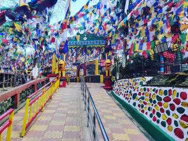 #mahakaltempledarjeeling #mahakal #mahakaltemple #mahakal #darjeelingdiaries #darjeelingtrip #westbengaltourism #westbengalphotography #bnesimppl #incredible_india #travellingthroughtheworld #travellingislife #travelersnotebook #travelbook…