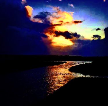 “moments that take your breath away” . #earthscope #sunset #evening #darkness #walk #walking #eveningwalk…