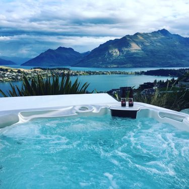 Queenstown, New Zealand #csmidlifegapyear #memories #travel #travelblogger #travelbug #tbt #photo #adventure #amemoryaday #photooftheday #apictureaday …