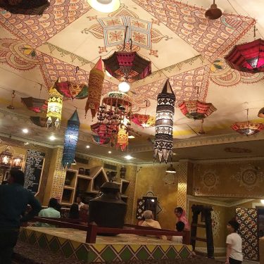 #textileofindia #indiancraft #mandana #rajasthan #chokhi #chokhidhanijaipur #rajasthaniumbrella #decor #decorindia #resort Chokhi Dhani is a…