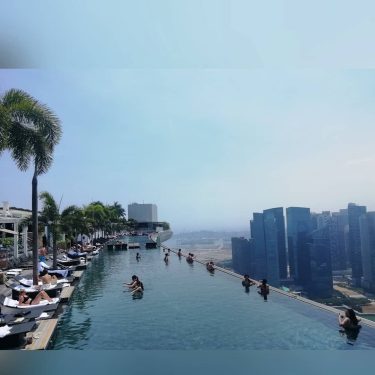 Say hello to Singapore. Even just been here one day, although walking from early&hellip;