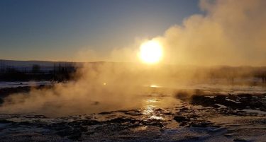 Sun above geysir #iceland???????? #iceland #goldencircle #geysir #ice #travelphotography #traveling #travelgram #travel #trip #voyage&hellip;