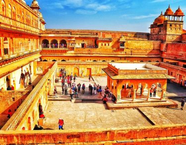 Amer fort #travelling #wanderlust #iamatraveler #shutterhubindia #rajasthan_tourism #camerawalebhaiya #canonasia #canonphotography #backpacker #lonelyplanet #lonelyplanetindia #landscapephotography…