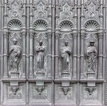 Close up cathedral doors #ig_europe #discover_vacations #hello_worldpics #moodygrams #travellingthroughtheworld #tlpicks #livetravelchannel #travelawsome #awesomepix #hello_worldpics…