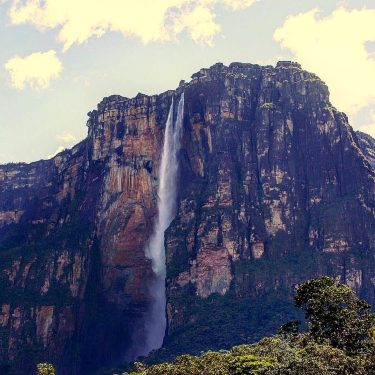 Tallest falls in the world, water falling from 1000m #venezuela #canaima #falls #southamerica #bnesimppl…