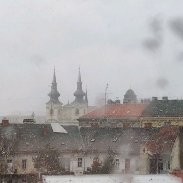 An hour before this it was sunny, then It was snowing up and then…