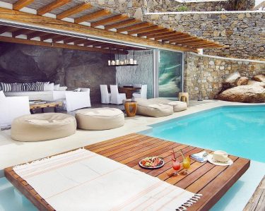A little piece of heaven @cavotagoomykonos by @photography_moonchild #vacation #vacationmode #travelgoals #travel #travelholic #travelblogger…