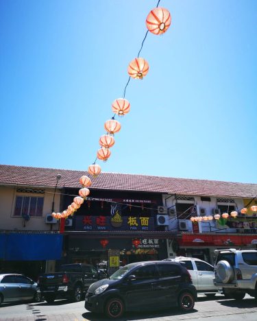 Flying lanterns . . . #travels #traveldiary #igtravels #journey #instatravel #instalike #instasg #visualfinder #instaphoto…