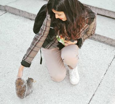 Having a moment with this bold squirrel! #washingtondc #unitedstates #usa #squirrel #squirrelsofinstagram #traveling #travelphotography&hellip;