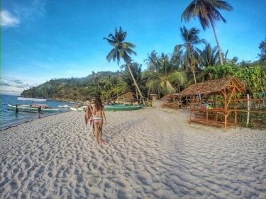 Beach vibe. #latepost #darlingescapes #travelbuddies #dametraveler #wonderfulworld #chasingsummer #sheisnotlost #beautifulmatters #beautifuldestinations #liveoutdoors #myhappyplace #myhappyfeet…