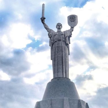 Родина-мать. Kiev, Ukraine #travel #travelblogger #travelling #ukraine #kiev #bnesimppl