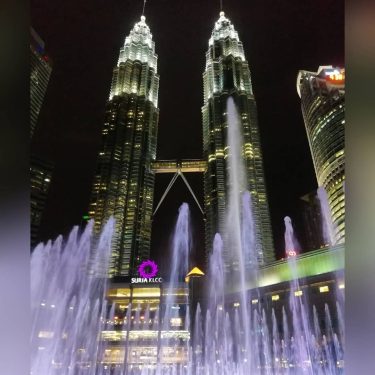 Petronas Towers by night. No filters used. #petronas #petronastowers #night #skyline #sky_brilliance #skyscraper #building…