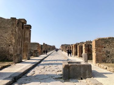 How can I believe there were people who lived here in 7? ????‍️???? .&hellip;