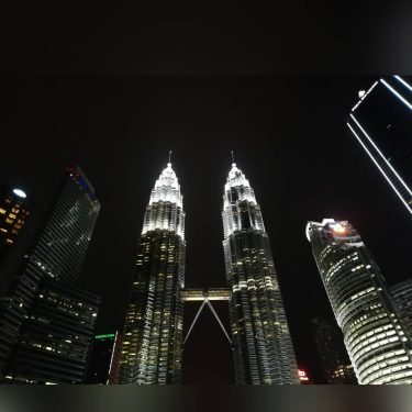 Petronas Towers by night. No filters used. #petronas #petronastowers #night #skyline #sky_brilliance #skyscraper #building…