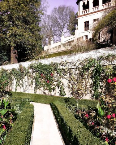 It’s so beautiful it makes you wanna cry ???????? #granada #spain #spanish #alhambra .…