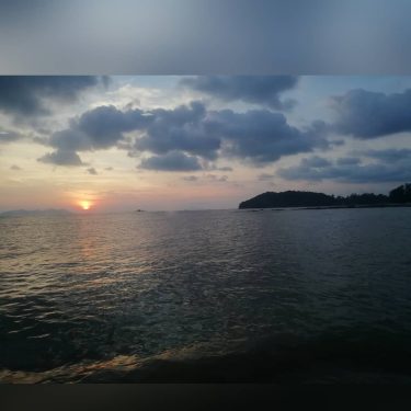 GOODMorning No filters used. #sunrise #sunrise_sunset_photogroup #sunrises #goodmorning #godmorgen #malaysia #asia #morning #sea #water…