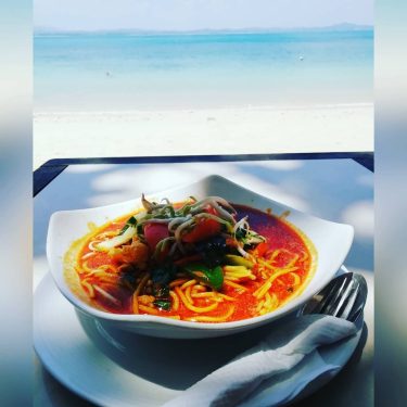 Enjoying my curry noodles in this fantastico sea spot. #beach #beaches #food #foods #foodies&hellip;