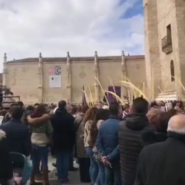 Domingo de Ramos, Palencia #photography #photo #google #googlelocalguides #video #travelphoto #travelgram #instagramers #travelblogger #travelphotography…