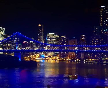 #cbdlife #cbd #river #riverbank #nightlights #night #nightphoto #storybridge #brisbaneriver #australia #destination #explore #beautifuldestinations #instagood&hellip;