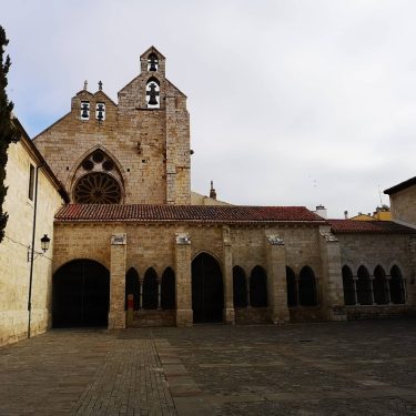 Iglesia de San Francisco, Palencia #travelgram #instagramers #travelblogger #travelphotography #palencia #palenciadiferente #palenciamola #semasantapalencia #travelgram…