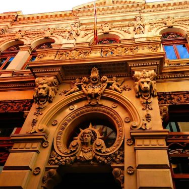 Can’t get enough of the details on this building! by @vikiliv #murcia #spain #spain????????…