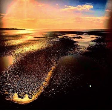“never ending horizon” . #earthscope #northsea #bnesimppl #sunset #evening #walk #walking #beachwalk #hike #hiking…
