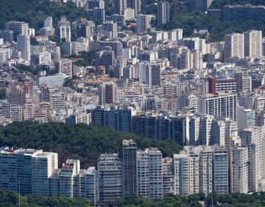 Concrete #riodejaneiro #rj #brazil #rio #skyscraper #architecture #southamerica #skyline #travelblogger #travelholic #travelguide #skyscrapers #travelbag…