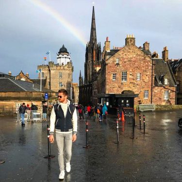 Walking around Edinburgh like a king around his kingdom ????