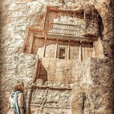 Trip,iran⬇️⬇️ aqsh-e Rustam is the necropolis of the Achaemenid dynasty (c. 550–330 BC), with four large tombs cut high…